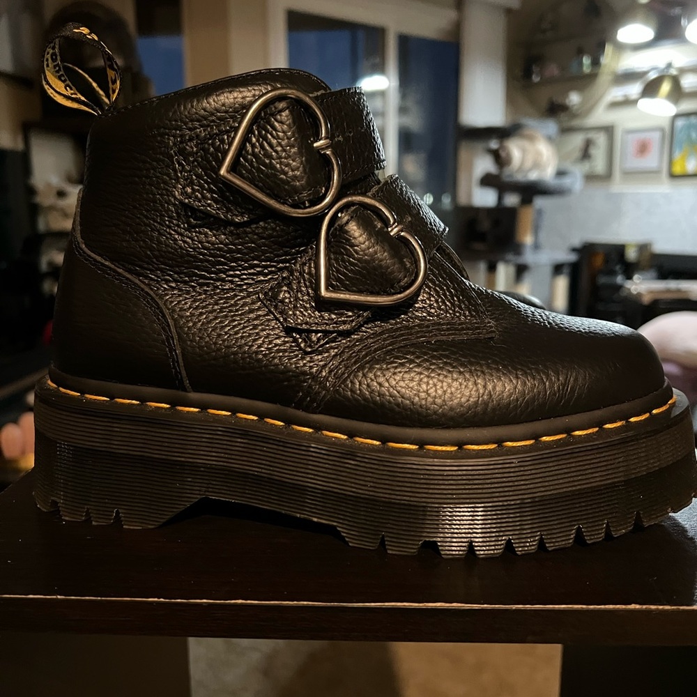 Dr. Martens Devon Heart Black Boots